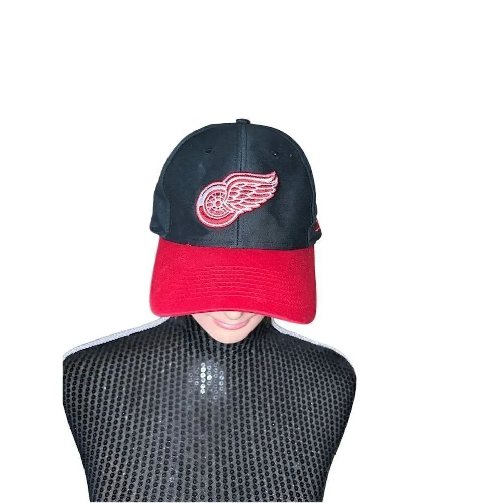 Detroit Red Wings Reebok Fitmax 70 Black/Red Adjustable Hat Cap